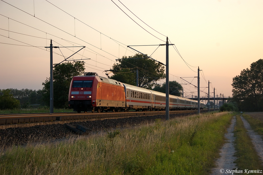 101 009-9 mit dem wohl IC 147 von Schiphol (Airport) nach Berlin Ostbahnhof bei Rathenow. 25.07.2012 