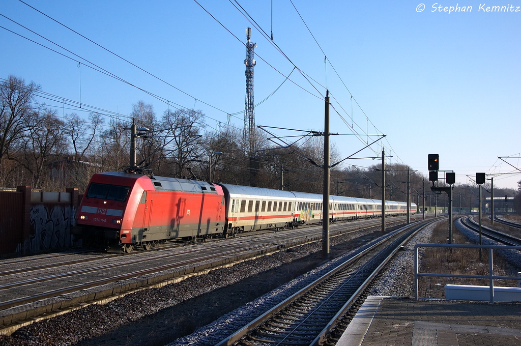101 011-5 mit dem IC 148 von Berlin Ostbahnhof nach Amsterdam Centraal in Rathenow. 06.02.2013