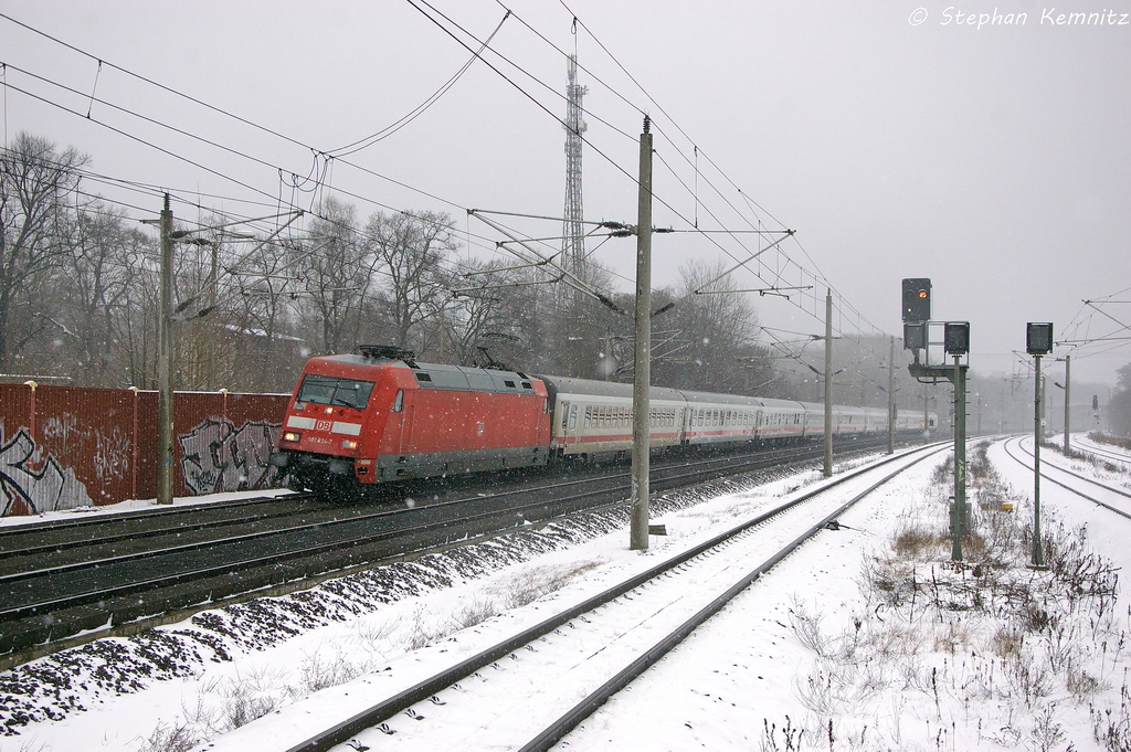 101 034-7 mit dem IC 2011 von Berlin Sdkreuz nach Stuttgart Hbf in Rathenow. 24.02.2013