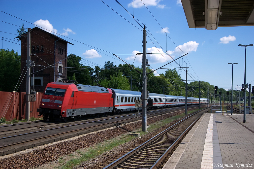 101 093-3 mit dem IC 146 von Berlin Ostbahnhof nach Schiphol (Airport) in Rathenow. 28.05.2012