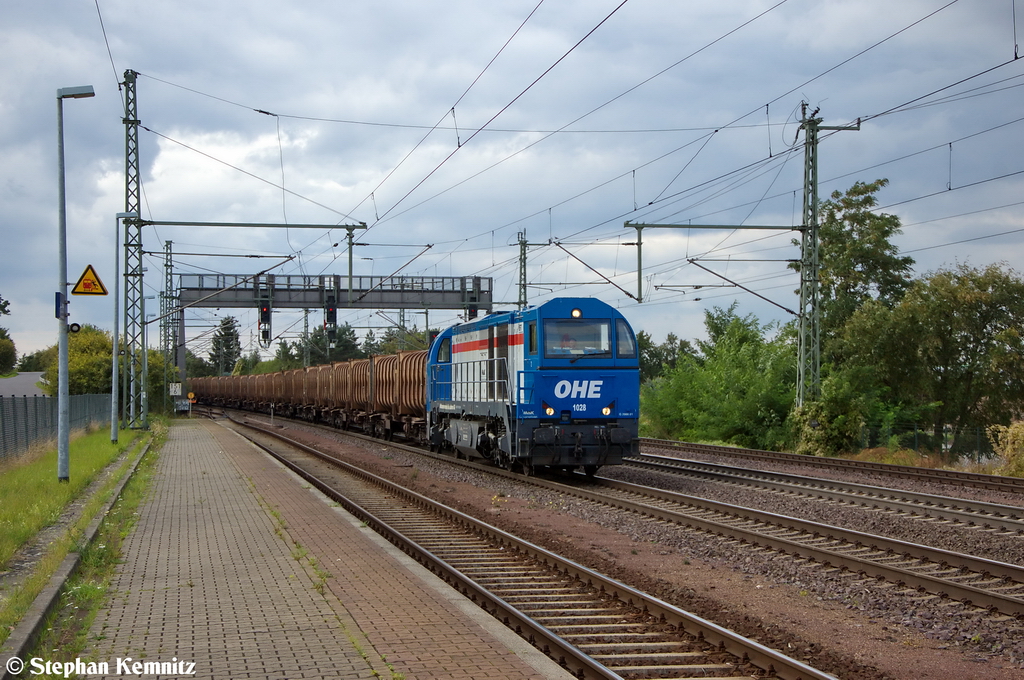 1028 (273 001-8) OHE - Osthannoversche Eisenbahnen AG mit einem Gterzug der Firma Touax Rail Ltd in Niederndodeleben und fuhr in Richtung Magdeburg weiter. 28.09.2012