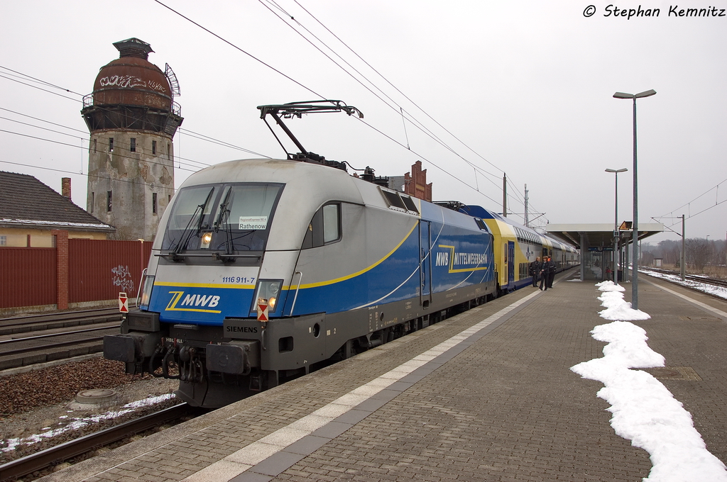 1116 911-7 (182 911-8) MWB - Mittelweserbahn GmbH fr ODEG - Ostdeutsche Eisenbahn GmbH mit dem RE4 (RE 37317) von Rathenow nach Ludwigsfelde in Rathenow. 15.02.2013