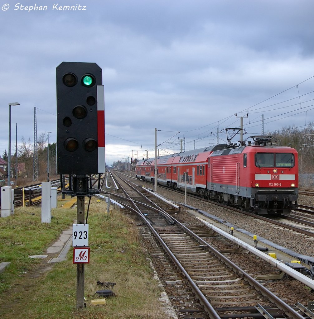 112 107-8 mit dem RE3 (RE 18313) von Stralsund Hbf nach Elsterwerda in Berlin-Blankenburg. 07.02.2013