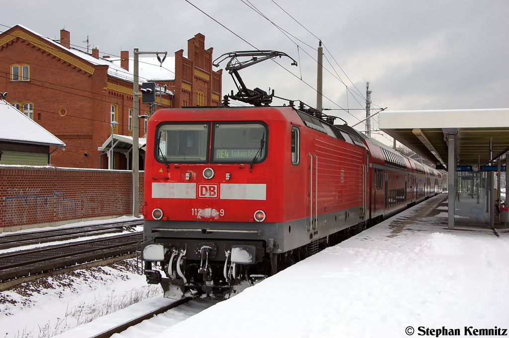 112 116-9 mit dem RE4 (RE 37329) von Rathenow nach Ludwigsfelde in Rathenow. 06.12.2012