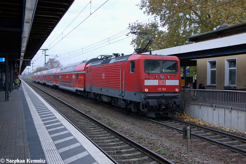 112 183 mit dem RE1 (RE 18126) von Frankfurt(Oder) nach Magdeburg Hbf im Brandenburger Hbf. 09.11.2012