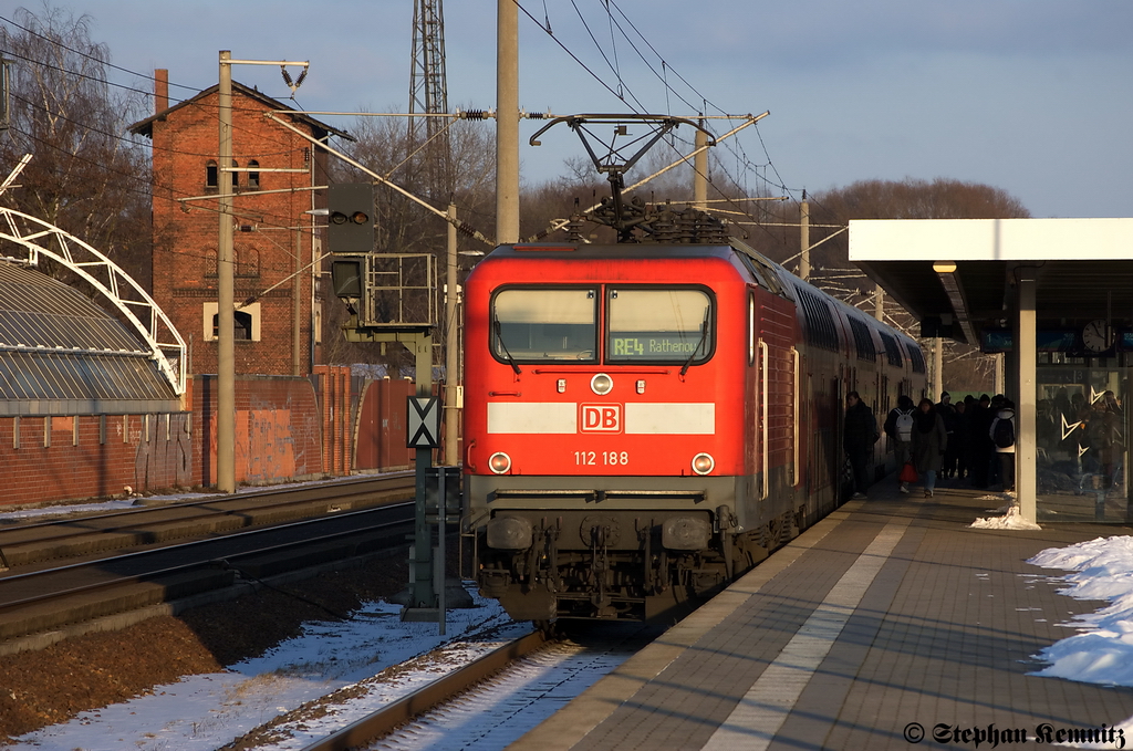 112 188 mit dem RE4 (RE 37311) von Rathenow nach Jterbog in Rathenow. 08.02.2012
