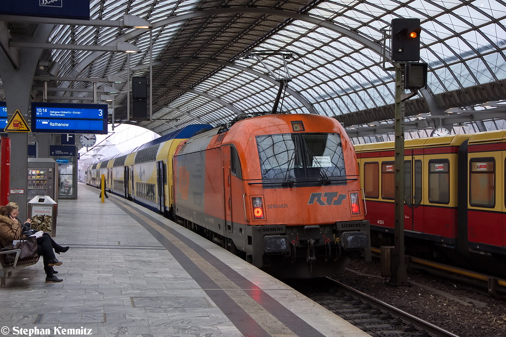 1216 901-9 RTS - Rail Transport Service GmbH fr ODEG - Ostdeutsche Eisenbahn GmbH mit dem RE4 (RE 37310) von Ludwigsfelde nach Rathenow in Berlin-Spandau. 08.01.2013