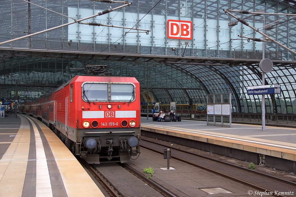 143 155-0 mit der RB14 (RB 18925) von Nauen nach Berlin-Schnefeld Flughafent, bei der Ausfahrt aus dem Berliner Hbf. 07.05.2012