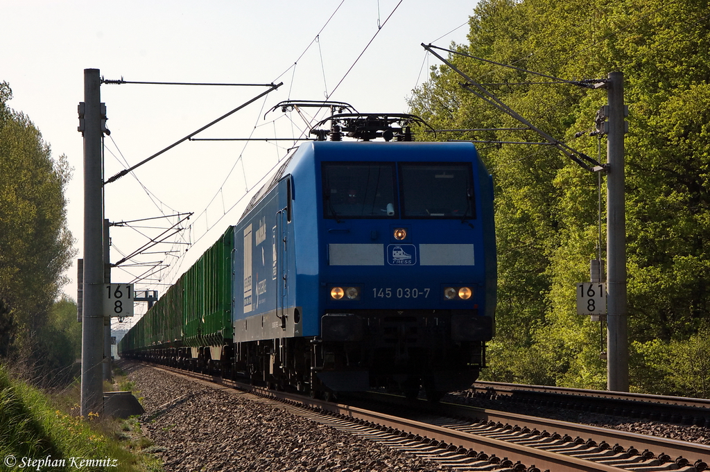 145 030-7 PRESS (145 085-7) mit leeren Holzzug bei Nennhausen und fuhr in Richtung Wustermark weiter. 01.05.2012
