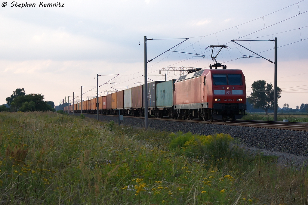 145 035-2 DB Schenker Rail Deutschland AG mit einem Containerzug in Vietznitz und fuhr in Richtung Nauen weiter. Netten Gru an den Tf! 10.08.2013