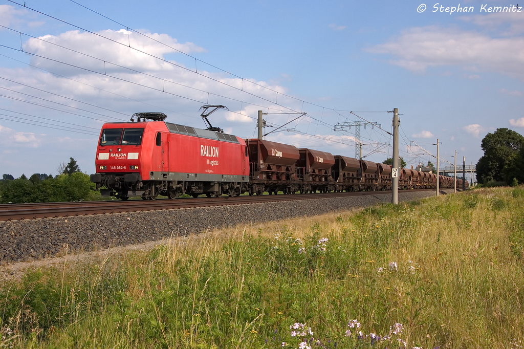 145 062-6 DB Schenker Rail Deutschland AG mit einem Facns Ganzzug in Vietznitz und fuhr in Richtung Wittenberge weiter. 18.07.2013