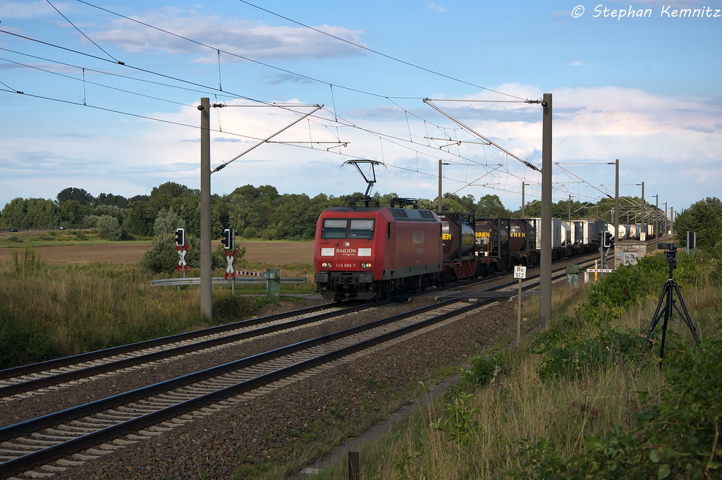 145 066-7 DB Schenker Rail Deutschland AG mit einem Containerzug in Brandenburg und fuhr in Richtung Brandenburger Hbf weiter. 13.08.2013
