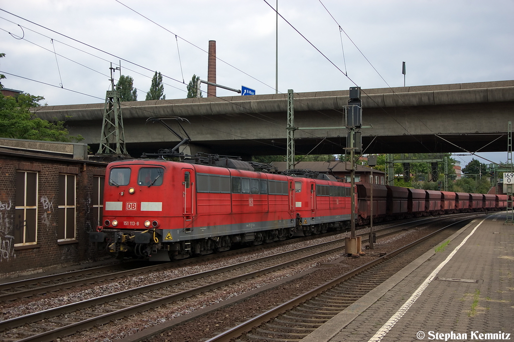151 113-8 & 151 104-7 DB Schenker Rail Deutschland AG mit einem Faals Ganzzug in Hamburg-Harburg. 13.09.2012