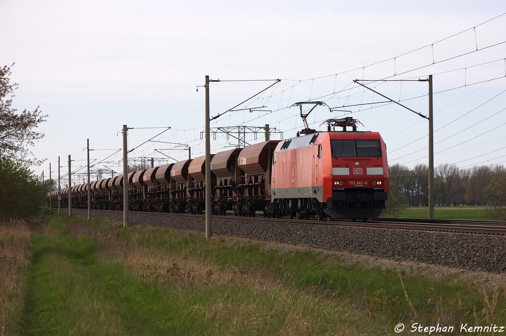 152 042-8 DB Schenker Rail Deutschland AG mit einem Facns Ganzzug in Vietznitz und fuhr in Richtung Nauen weiter. 03.05.2013