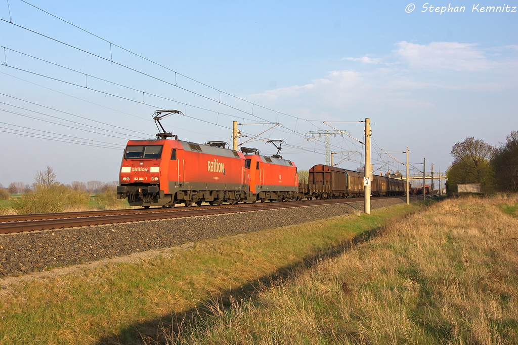 152 066-7 & 152 153-6 DB Schenker Rail Deutschland AG mit einem gemischtem Gterzug in Vietznitz und fuhren in Richtung Friesack weiter. 25.04.2013