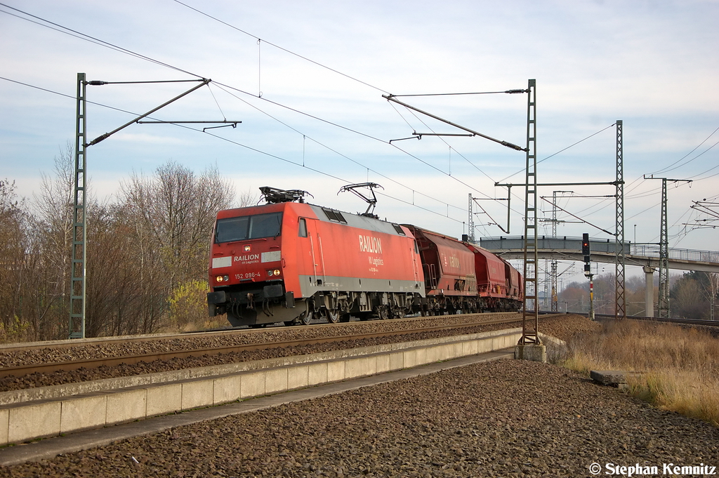 152 096-4 DB Schenker Rail Deutschland AG mit einem Kalizug in Stendal(Wahrburg) und fuhr in Richtung Wittenberge weiter. 23.11.2012