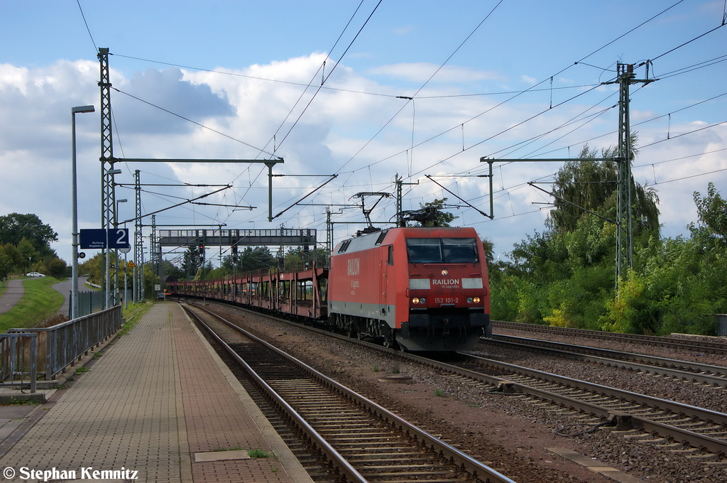 152 101-2 DB Schenker Rail Deutschland AG mit einem gemischtem Gterzug in Niederndodeleben und fuhr in Richtung Magdeburg weiter. 28.09.2012