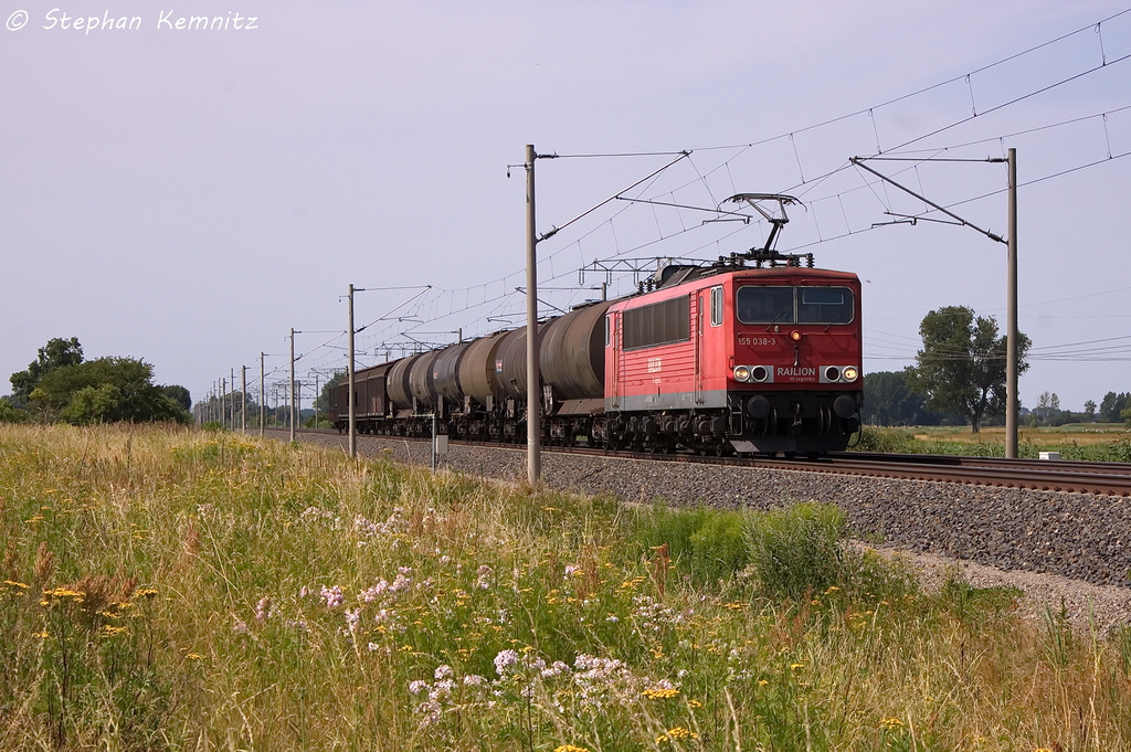 155 038-3 DB Schenker Rail Deutschland AG mit einem gemischtem Gterzug in Vietznitz und fuhr in Richtung Nauen weiter. 24.07.2013