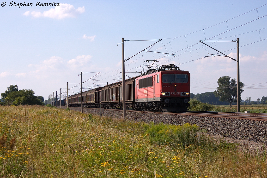 155 117-5 DB Schenker Rail Deutschland AG mit einem gemischtem Gterzug in Vietznitz und fuhr in Richtung Nauen weiter. 05.08.2013