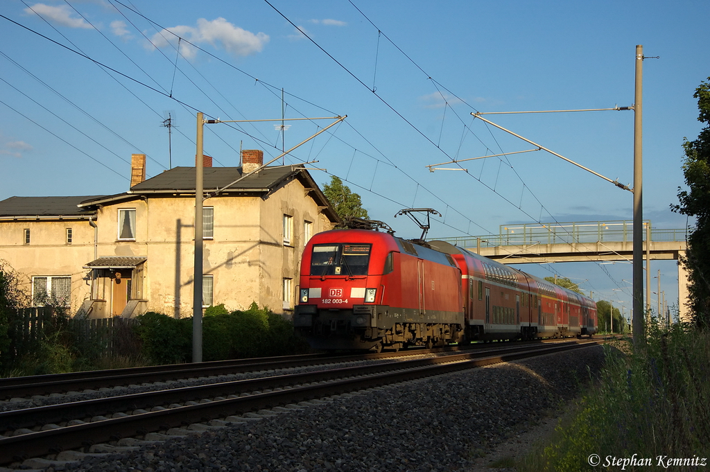 182 003-4 mit dem RE2 (RE 37386) von Cottbus nach Wittenberge in Vietznitz. 22.06.2012