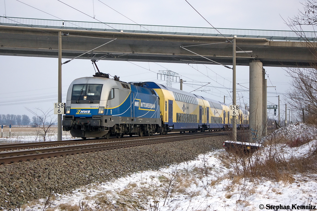 182 912-6 MWB - Mittelweserbahn GmbH fr ODEG - Ostdeutsche Eisenbahn GmbH mit dem RE4 (RE 37316) von Ludwigsfelde nach Rathenow bei Nennhausen. 13.01.2013