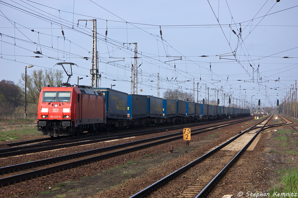 185 232-6 DB Schenker Rail Deutschland AG mit dem KLV  LKW Walter  in Priort und fuhr in Richtung Golm weiter. 24.04.2013