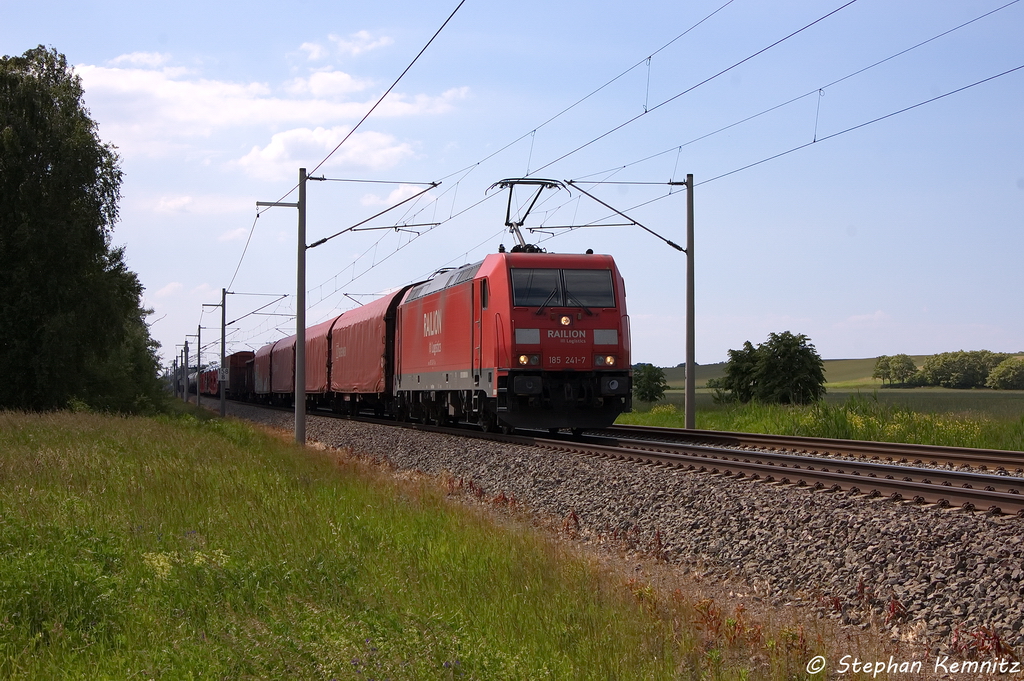 185 241-7 DB Schenker Rail Deutschland AG mit einem gemischtem Gterzug bei Nennhausen und fuhr in Richtung Wustermark weiter. 08.06.2013