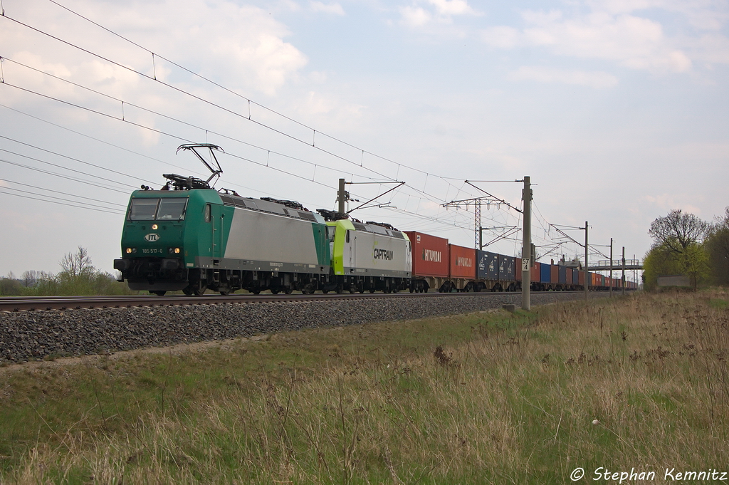 185 517-0 ITL - Eisenbahngesellschaft mbH mit der Wagenlok 185 543-6 und einem Containerzug in Vietznitz und fuhr in Richtung Friesack weiter. 26.04.2013