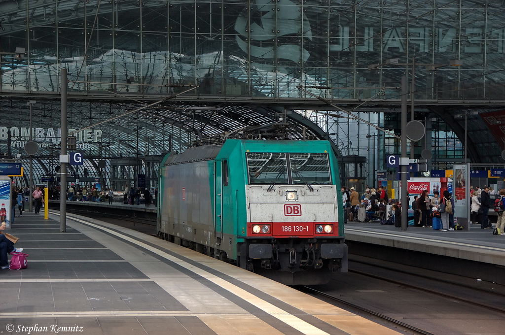 186 130-1 Alpha Trains fr DB Fernverkehr AG kommt als Lz durch den Berliner Hbf gefahren und fuhr wahrscheinlich nach Berlin-Rummelsburg. 16.07.2012