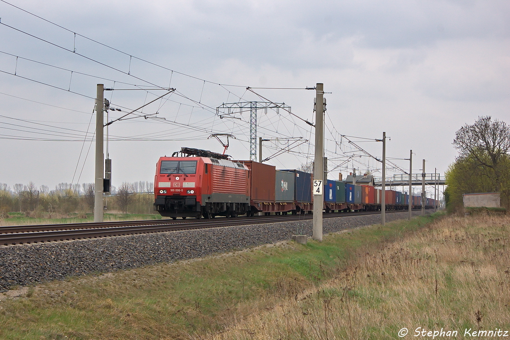 189 006-0 DB Schenker Rail Deutschland AG mit einem Containerzug in Vietznitz und fuhr in Richtung Friesack weiter. 25.04.2013