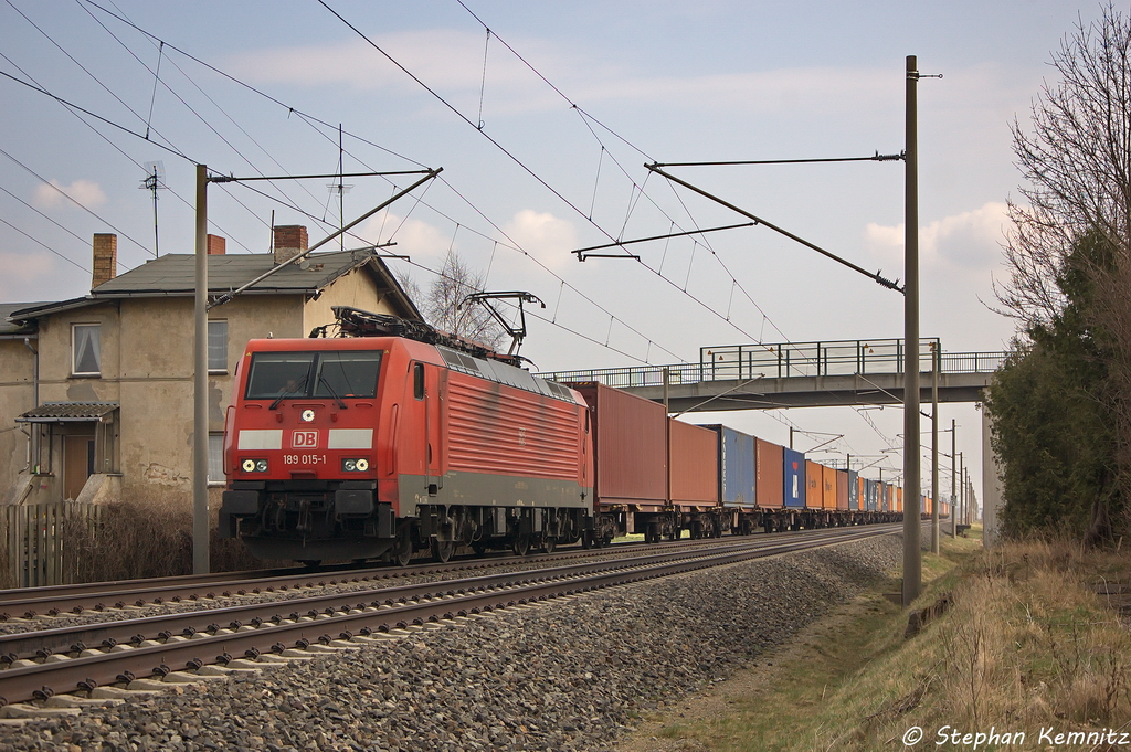 189 015-1 DB Schenker Rail Deutschland AG mit einem Containerzug in Vietznitz und fuhr in Richtung Friesack weiter. 16.04.2013