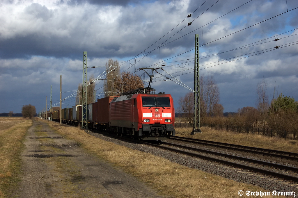 189 016-9 mit einem Containerzug in Mahlwinkel in Richtung Magdeburg unterwegs. 25.02.2012