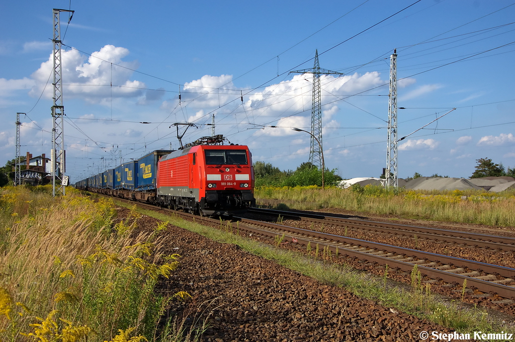 189 064-9 DB Schenker Rail Deutschland AG mit dem KLV  LKW Walter  in Satzkorn und fuhr in Richtung Golm weiter. 23.08.2012