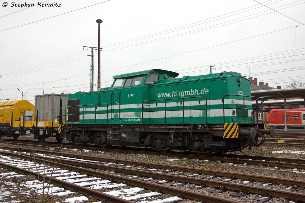 203 127-6 LDS GmbH Logistik, Dienstleistungen & Service stand mit einem Bauzug in Stendal. 16.02.2013