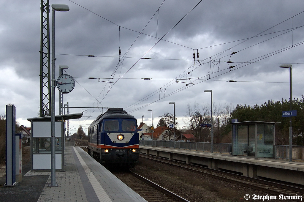 232 103-2 Raildox GmbH & Co. KG als Lz in Mahlwinkel in Richtung Magdeburg unterwegs. 25.02.2012