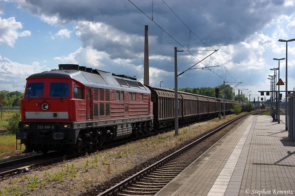 232 498-6 DB Schenker Rail Deutschland AG mit einem gemischtem Gterzug aus Brandenburg-Altstadt ber Rathenow umgeleitet und fuhr in Richtung Wustermark weiter. 08.06.2012 