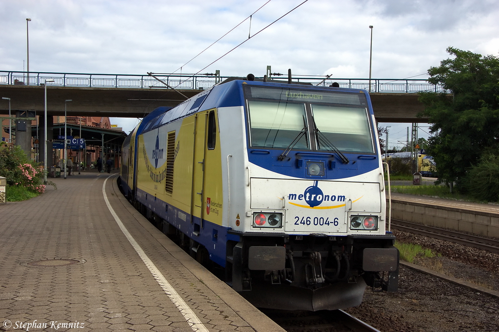 246 004-6  Stade  metronom Eisenbahngesellschaft mbH mit dem metronom (ME 81511) von Hamburg Hbf nach Cuxhaven in Hamburg-Harburg. 21.07.2012
