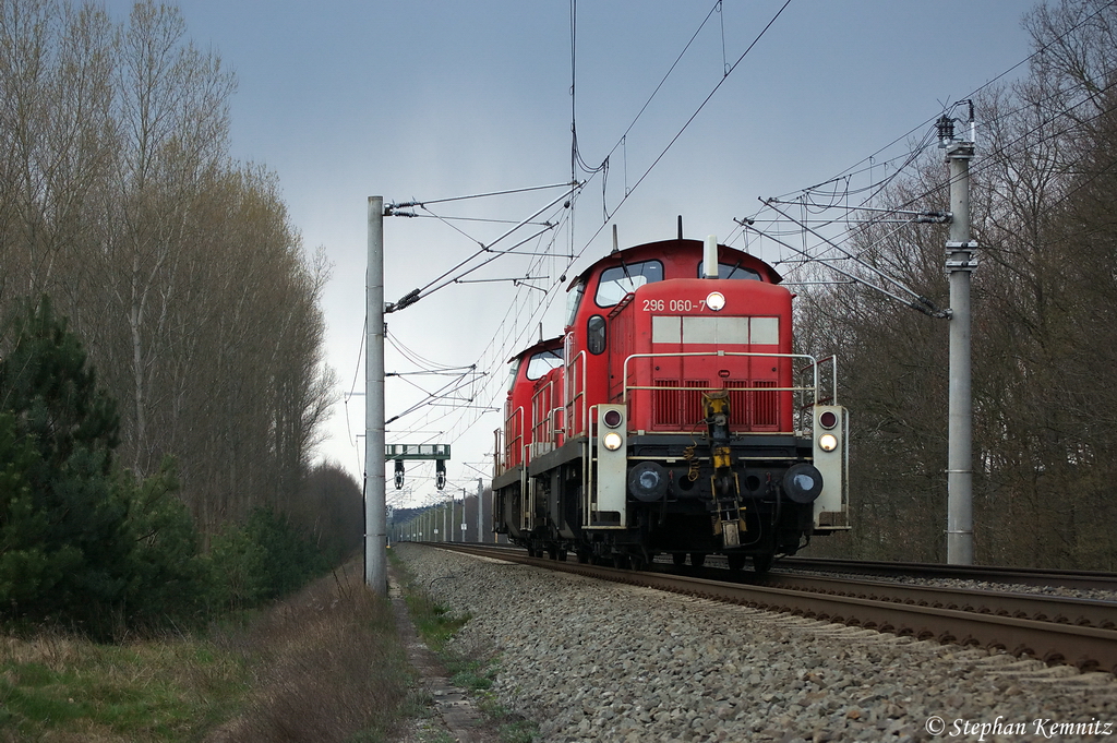 296 060-7 und 294 953-5 (kalt) bei Nennhausen und fuhren in Richtung Wustermark weiter. 12.04.2012