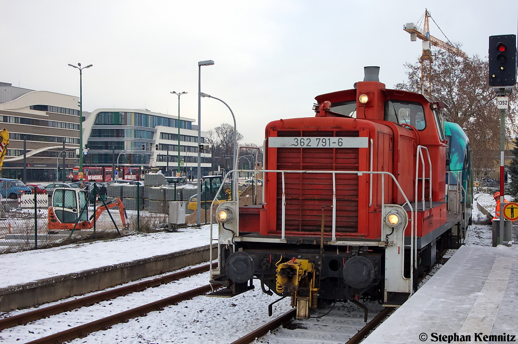 362 791-6 DB Schenker Rail Deutschland AG im Brandenburger Hbf und sie hatte die BUGA 2015 Lok am Haken. 08.12.2012