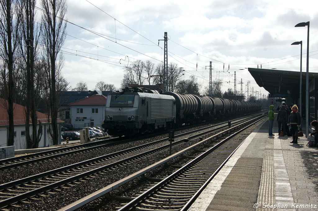 37031 Akiem fr CTL Logistics GmbH mit einem Kesselzug  Benzin oder Ottokraftstoffe  in Berlin-Karow und fuhr in Richtung Eberswalde weiter. 01.03.2013 