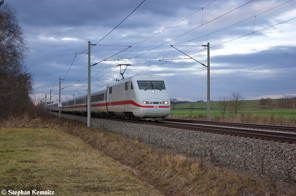 401 569-9 als ICE 692 von Stuttgart Hbf nach Berlin Ostbahnhof bei Nennhausen. 26.12.2012