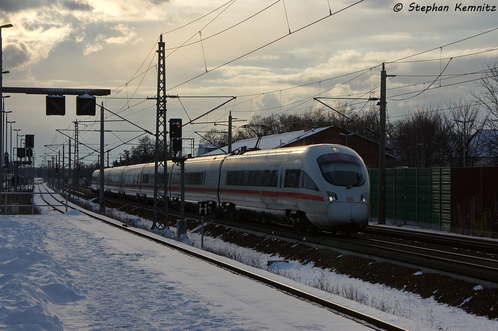 411 057-3  Innsbruck  als ICE 2904 fr ICE 690 von Mnchen Hbf nach Berlin Hbf(tief), kam mit einer Versptung von 70min durch Rathenow gefahren. 12.03.2013