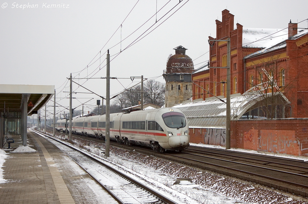 411 077-1  Rathenow  als ICE 1674 von Karlsruhe Hbf nach Berlin Ostbahnhof in Rathenow. 27.01.2013