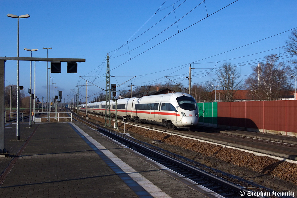 411 562-2  Vaihingen an der Enz  als ICE 1533 von Kln Hbf nach Berlin Ostbahnhof & 411 528-3  Reutlingen  als ICE 1543 von Kln Hbf nach Berlin Ostbahnhof in Rathenow. 20.02.2012