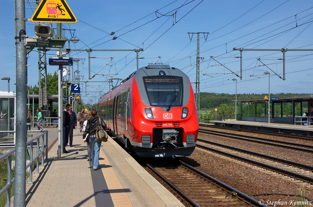 442 126/626 als RB21 (RB 18669) von Wustermark nach Potsdam Griebnitzsee in Golm und wartet auf die 442 122/622. 14.05.2012