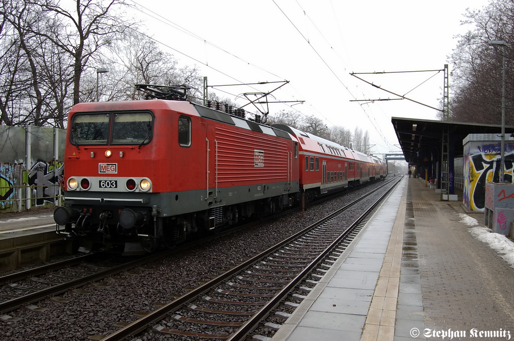 603 (143 851-4) MEG mit der RB21 (RB 18663) nach Potsdam Griebnitzsee in Potsdam Charlottenhof. 14.01.2011