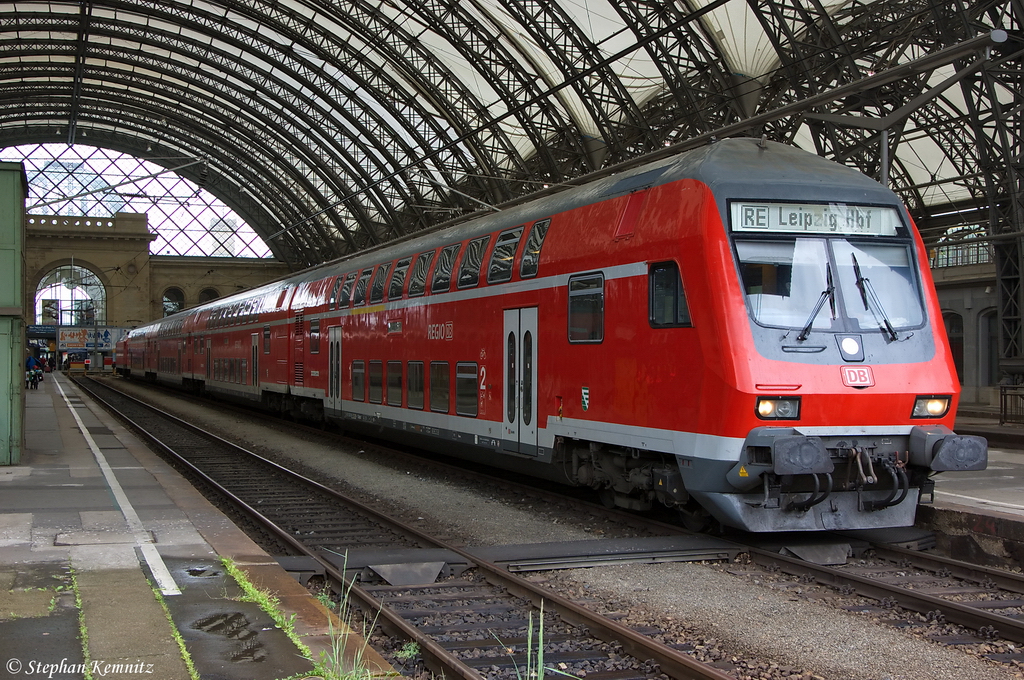 Der RE50  Saxonia  (RE 16716) nach Leipzig Hbf steht im Dresdner Hbf zur abfahrt bereit. Geschoben hatte die 145 039-4. 01.06.2012