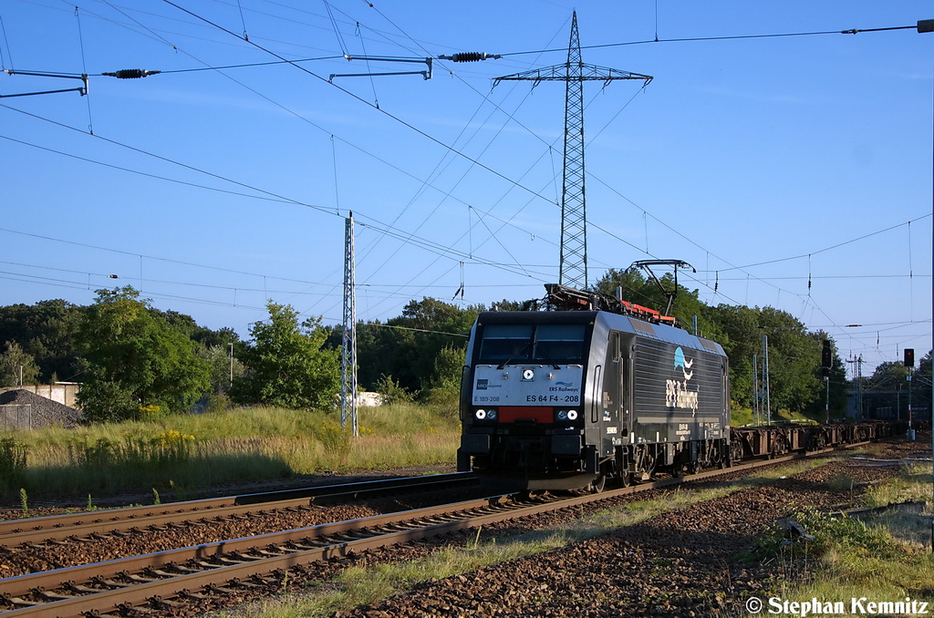 ES 64 F4 - 208 (189 208-2) MRCE Dispolok GmbH fr ERSR - ERS Railways B.V. mit einem Containerzug von Zwarzedz nach Rotterdam in Satzkorn. 04.09.2012