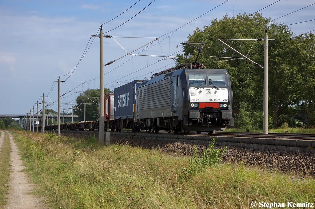 ES 64 F4 - 210 (189 210-8) MRCE Dispolok GmbH fr ERSR - ERS Railways B.V. mit einem Containerzug von Zwarzedz nach Rotterdam bei Rathenow. 11.09.2012