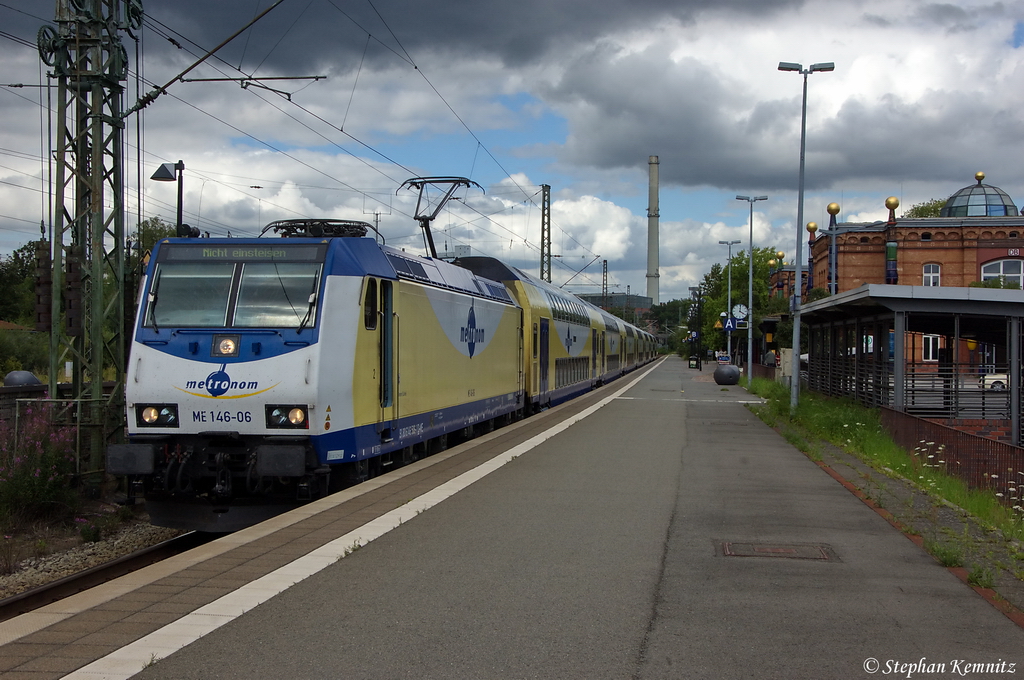 ME 146-06  Winsen (Luhe)  (146 506-1) metronom Eisenbahngesellschaft mbH kam mit dem metronom (ME 82119) vom Hamburger Hbf in Uelzen an. 21.07.2012